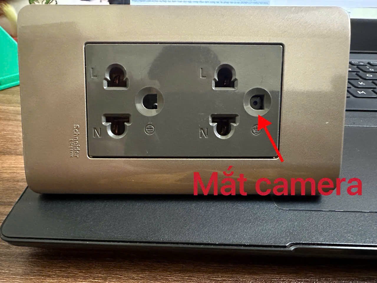 Camera WiFi Quan Sát An Ninh Tích Hợp ổ cắm Schneider xám